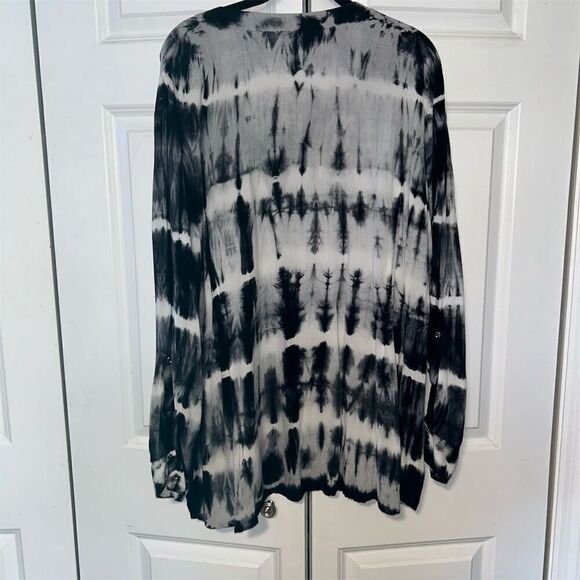 Cato Women's Plus Size 24 Tie-Dye Button-Up Long Sleeve Top Multicolor - Picture 6 of 7
